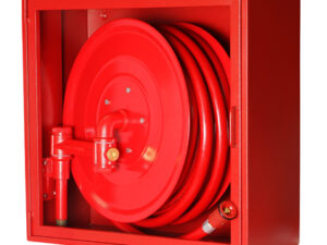 Gabinete metálico puerta de vidrio con carrete ataque rápido abatible manguera semirrígida de 1" x 30 mt tipo Kolling