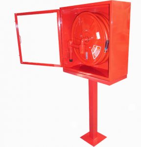 Gabinete metálico pedestal con carrete ataque rápido abatible manguera