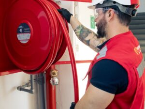 INSTALACIÓN Y MANTENIMIENTO ANUAL A LOS CARRETES DE RED HÚMEDA